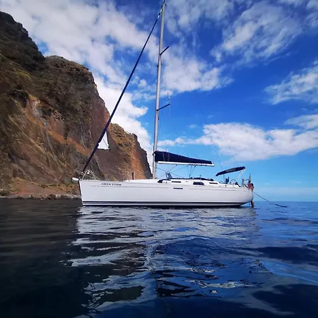 Greenstorm Yacht Botel *