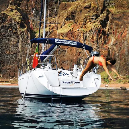 Botel Greenstorm Yacht *